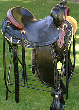 Black Formfitter Saddle